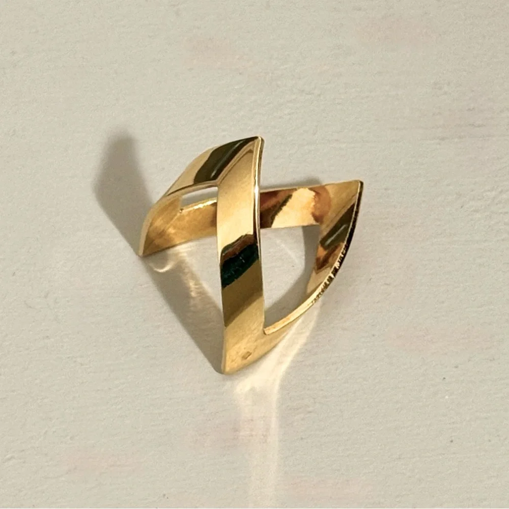 European Wishbone Gold Ring - Picture 2 of 7
